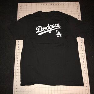 Fanatics Dodgers. Short Sleeve Shirt. Size Large. Black Color.